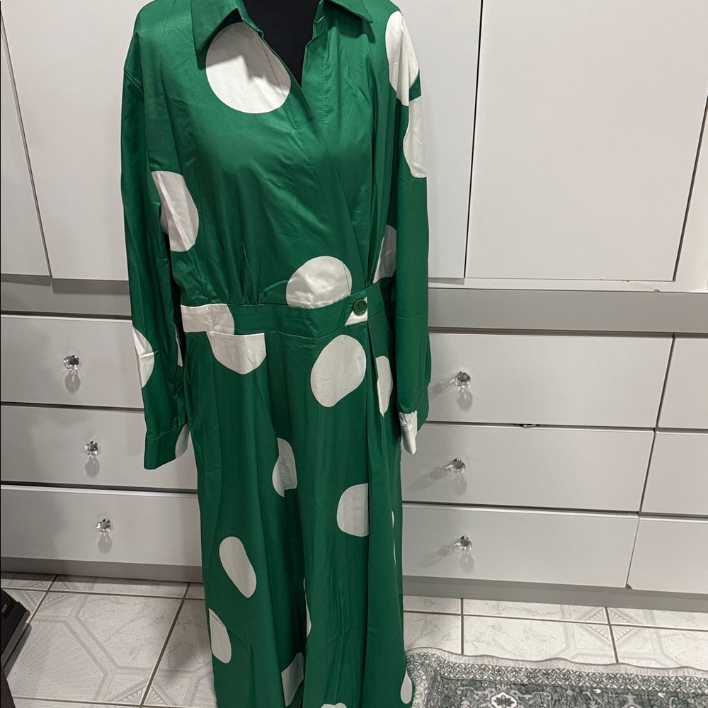 Elegant Green and White Polka Dot Long Sleeve Dress